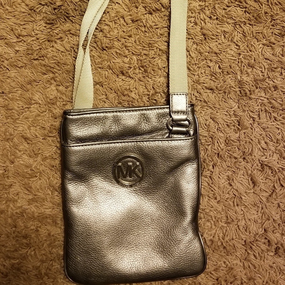 Authentic Michael Kors purse! Best offer